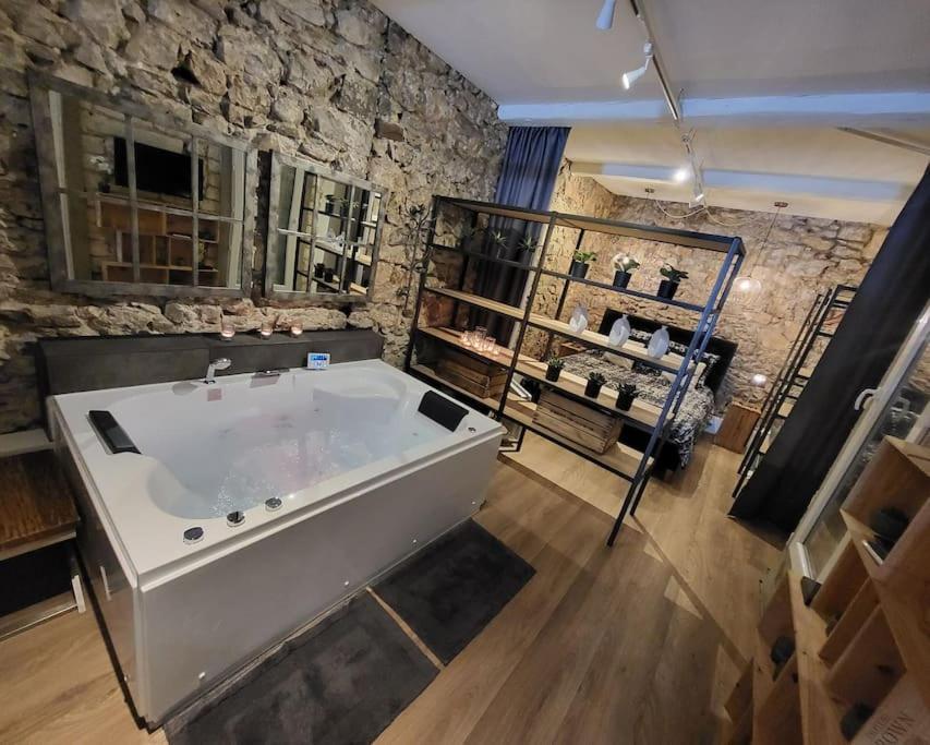 Апартаменты Le 79 Balneo Loft Deco Authentique Centre Climatisation Сет Экстерьер фото